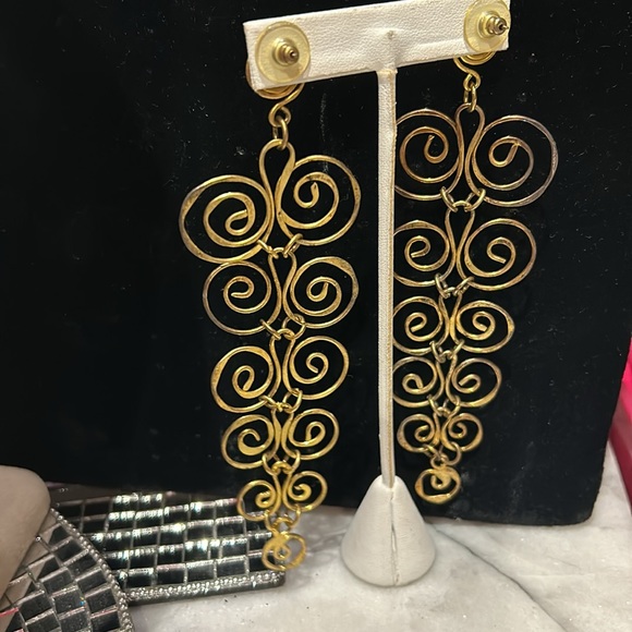 Incredible Artisan VintageShoulder Dusting Swirly Earrings-Boutique - Picture 4 of 6